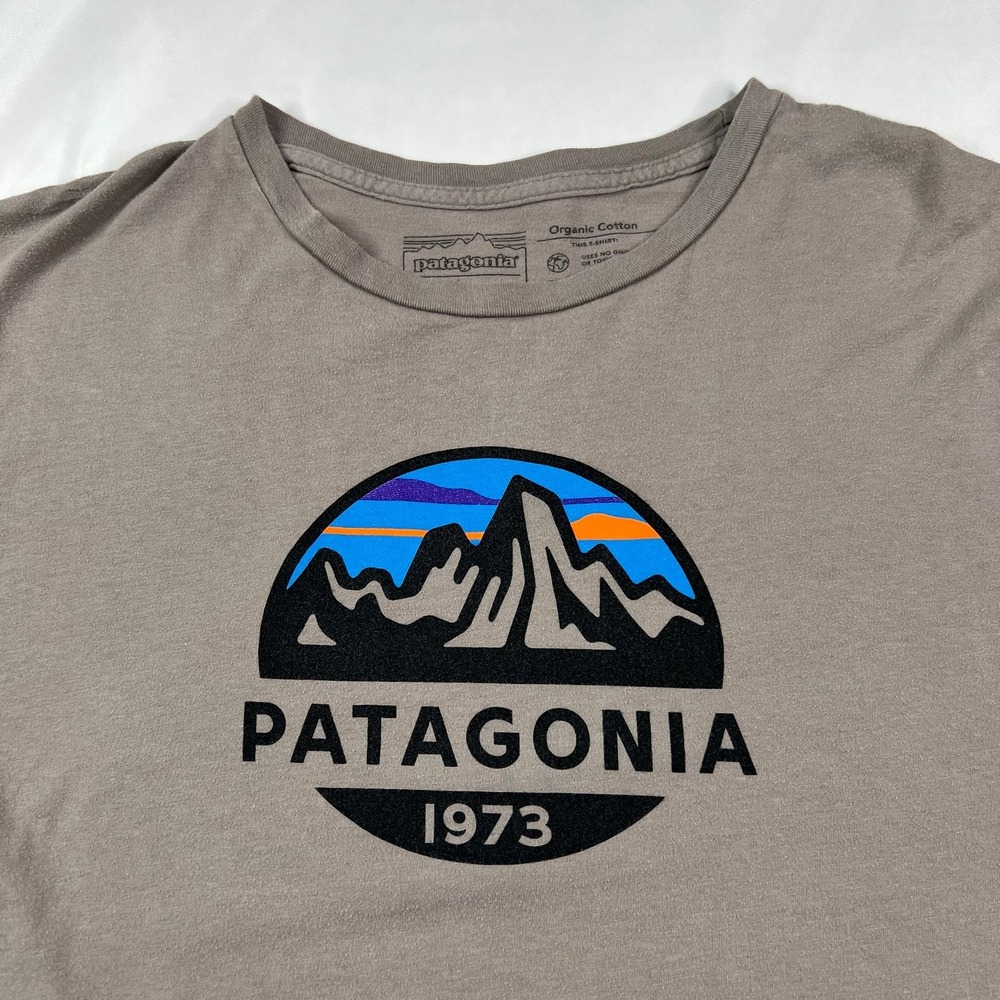 Patagonia T-Shirt (MEDIUM) - Picture 1 of 6